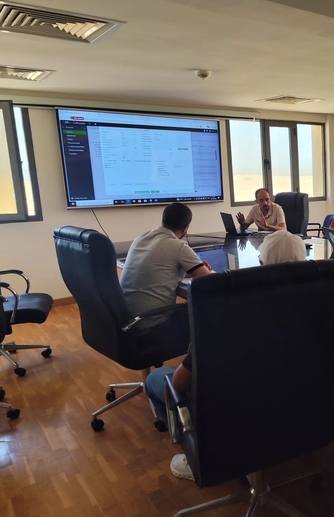 Session de formation ZKBioAccess en salle de réunion